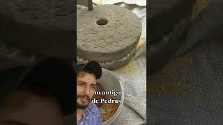 moinho de pedra muito antigo que era usado para moer milho [upl. by Aihsatal946]