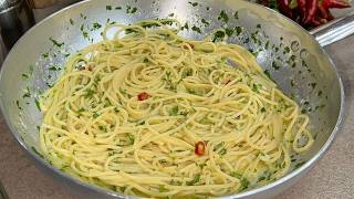 SPAGHETTI AGLIO OLIO E PEPERONCINO COME NON LI AVETE MAI FATTI [upl. by Ennovihc539]