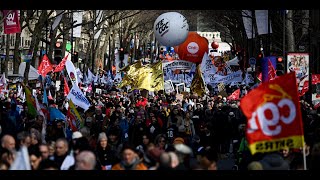 Réforme des retraites  11000 participants à des opérations de blocage en France [upl. by Repooc442]