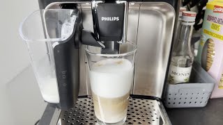 PHILIPS EP544790 Serie 5400 LatteGo 12 Kaffeespezialitäten Kaffeevollautomat SchwarzChrom Latte [upl. by Akirdnwahs811]