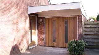 Houten Voordeur En Openslaande Garagedeur  Different Doors [upl. by Ydnahs884]