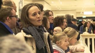 Gloria  Flashmob der Berliner Stadtmission zum Advent [upl. by Adnal]