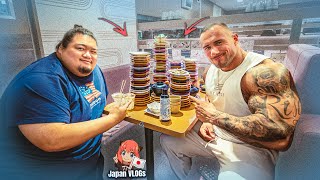 Sushi Essen in Tokio mit Sumo Hiroki eskaliert [upl. by Mungovan]