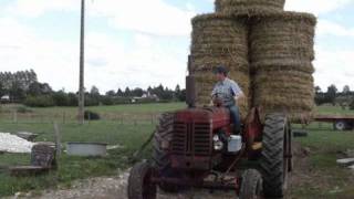 Tracteur IH B450 [upl. by Threlkeld]