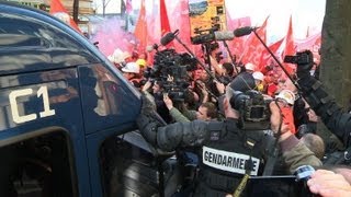 ArcelorMittal échauffourées devant le QG de Sarkozy [upl. by Ahsinut93]