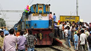 Finally  ZAMANIA Halt for 12141\2 PATLIPUTRA SF Express [upl. by Klepac]