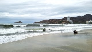 Mar de leva inunda playa Rodadero de Santa Marta en Colombia [upl. by Maitilde975]