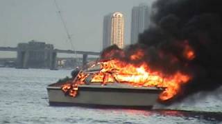 BOAT FIRE Miami Florida USA 111709 raw video [upl. by Aguste]