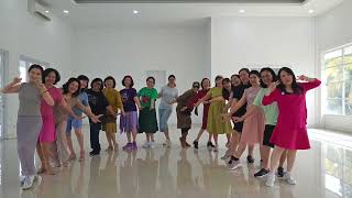 Green Green Grass Line Dance  Choreo by Uli Elfrida INA  Happy Dancers TGL Class [upl. by Millda]