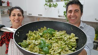 Pasta e zucchine  Ricetta [upl. by Hoebart]