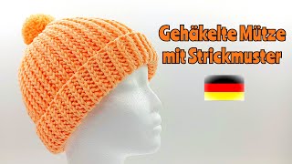 Gehäkelte Mütze mit Strickmuster und Bommel [upl. by Xaviera905]