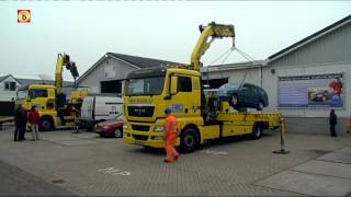 Honderd Mercedessen in beslag genomen bij inval Veen [upl. by Odidnac]