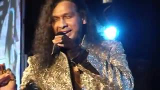 Chhupana Bhi Nahin Aata sung by Vinod Rathod in Kuwait on 12th April 2013mp4 [upl. by Tench39]