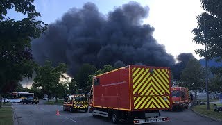 Isère violent incendie dans les locaux d’Hager Security a Crolles [upl. by Lleral786]