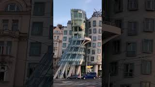 Un Ícono de la Arquitectura Moderna en Praga 🇨🇿✨ CasaDanzante FrankGehry [upl. by Rudin733]