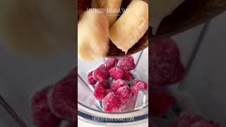 How to Make an Easy Healthy Strawberry Banana Smoothie  5 Ingredient Smoothie Recipe [upl. by Suirred]