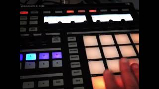 Native Instruments Maschine Mk1 first attempt at sampling [upl. by Muraida]