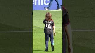 This young Crystal Palace fan shushed the Liverpool fans after scoring a penalty at halftime 🤣🤫 [upl. by Norrabal]