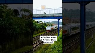 Papasan kereta api di overpass [upl. by Lednik]