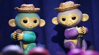 The Fingerlings Show  The Glitter Fingerlings Are Very Funny  Fingerlings Toy Play [upl. by Aihsot]