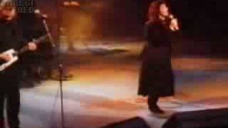 Kate Bush David Gilmour Running up that Hill Live Secret Policemans Ball 1987 Amnesty International [upl. by Etan]