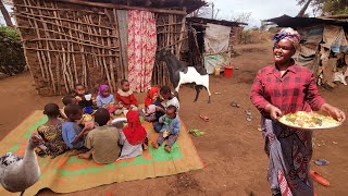 AFRICAN VILLAGE LIFE COOKING VILLAGE FOOD FOR LUNCH [upl. by Bendix450]