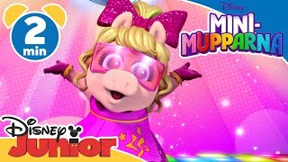 MiniMupparna  Hjältarna Miss Piggy och Summer  Disney Junior Sverige [upl. by Clementius]