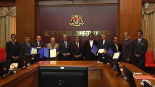 Hotel associations agree to scrap no tudung policy [upl. by Llirrem]