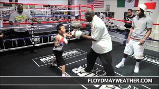 FUTURE CHAMPION BOXER IN THE MAKING TRAINED BY FLOYD MAYWEATHER [upl. by Llehcor43]