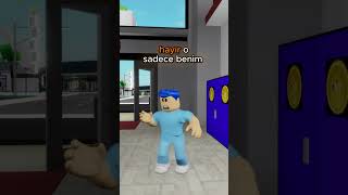 Gözlük Evsiz Kıza Sahip Çıkıyor 😔 roblox brookhaven [upl. by Ientruoc]