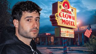 Jai dormi dans le Motel le plus Hanté des USA  Clown Motel [upl. by Ramoj]