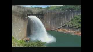 Kariba dam spilling 2013 [upl. by Agnimod]