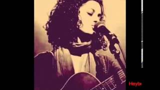 Emel Mathlouthi  Naci en Palestina آمال مثلوثي [upl. by Hoffer140]