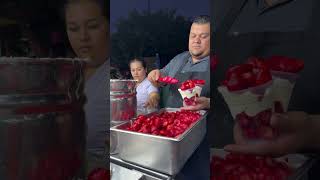 Haciendo fresas con crema caseras 🍓 fresasconcrema parati viral [upl. by Yllen]