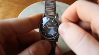 How to wind a vintage mechanical watch [upl. by Agnizn]