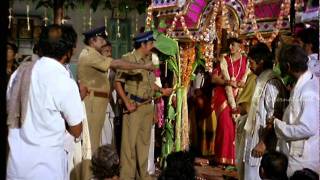 Murattu Kaalai  Tamil Movie  Scenes  Clips  Comedy  Songs  Rajni escapes from cops [upl. by Kalila]