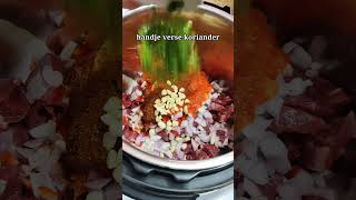 Runder Curry uit de slowcooker [upl. by Sokem]