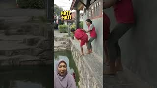 Tibatiba Berubah prank aneh reaction [upl. by Yelrac]