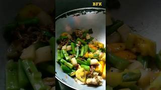 Ilish Macher Matha Diye Pui Shak  Hilsa Fish Recipe  Bengali Recipe  Bengali Food Kitchen shorts [upl. by Ateikan]