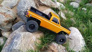 Traxxas TRX4 Killer Wasp JS Cantilever system test [upl. by Nnaeirb]