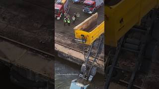 Wypadek w Porcie Gdańsk ⛴️ StrażPożarna 🚒🚒 z ciężkim sprzetem w akcjiźrodło Gospodarka Wodna [upl. by Reginnej192]