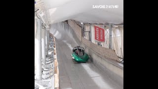 La Plagne  La piste de bobsleigh est très sollicitée par les touristes [upl. by Scevo]