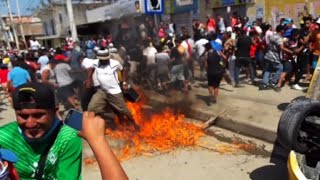 Linchan a personas a las que acusaban de robar niños en Ecuador [upl. by Amalbena]