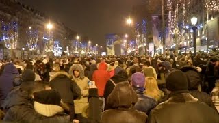 Un réveillon 2017 festif sur les ChampsElysées à Paris [upl. by Schurman376]