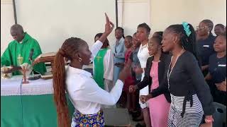 RidgewayCatholic Eee Mfumu ee yamba ma kabo Offertory song by Ridgeway Catholic choir [upl. by Fanchette881]