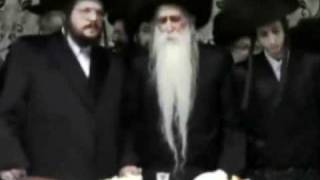 BelzMachnivka Rebbe Dancing with R Aron Mordcha Belz Rebbe Son [upl. by Shaff678]