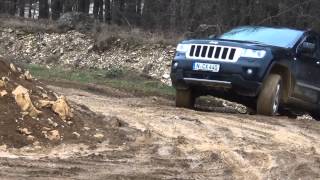 Offroad  Jeep Grand Cherokee 36 V6 Overland [upl. by Elleinet]