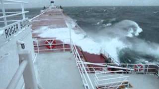 Great Lakes Freighter Roger Blough in Heavy Seas on Lake Superior [upl. by Matthias]