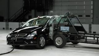 2009 MercedesBenz RClass side IIHS crash test [upl. by Paget78]