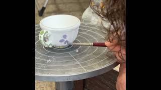 La decorazione di una Tazzina da Caffè in Ceramica di Faenza Garofano [upl. by Halet60]